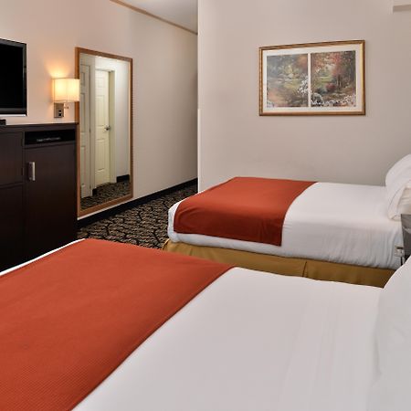 Holiday Inn Express & Suites Tacoma South - Lakewood By Ihg Buitenkant foto