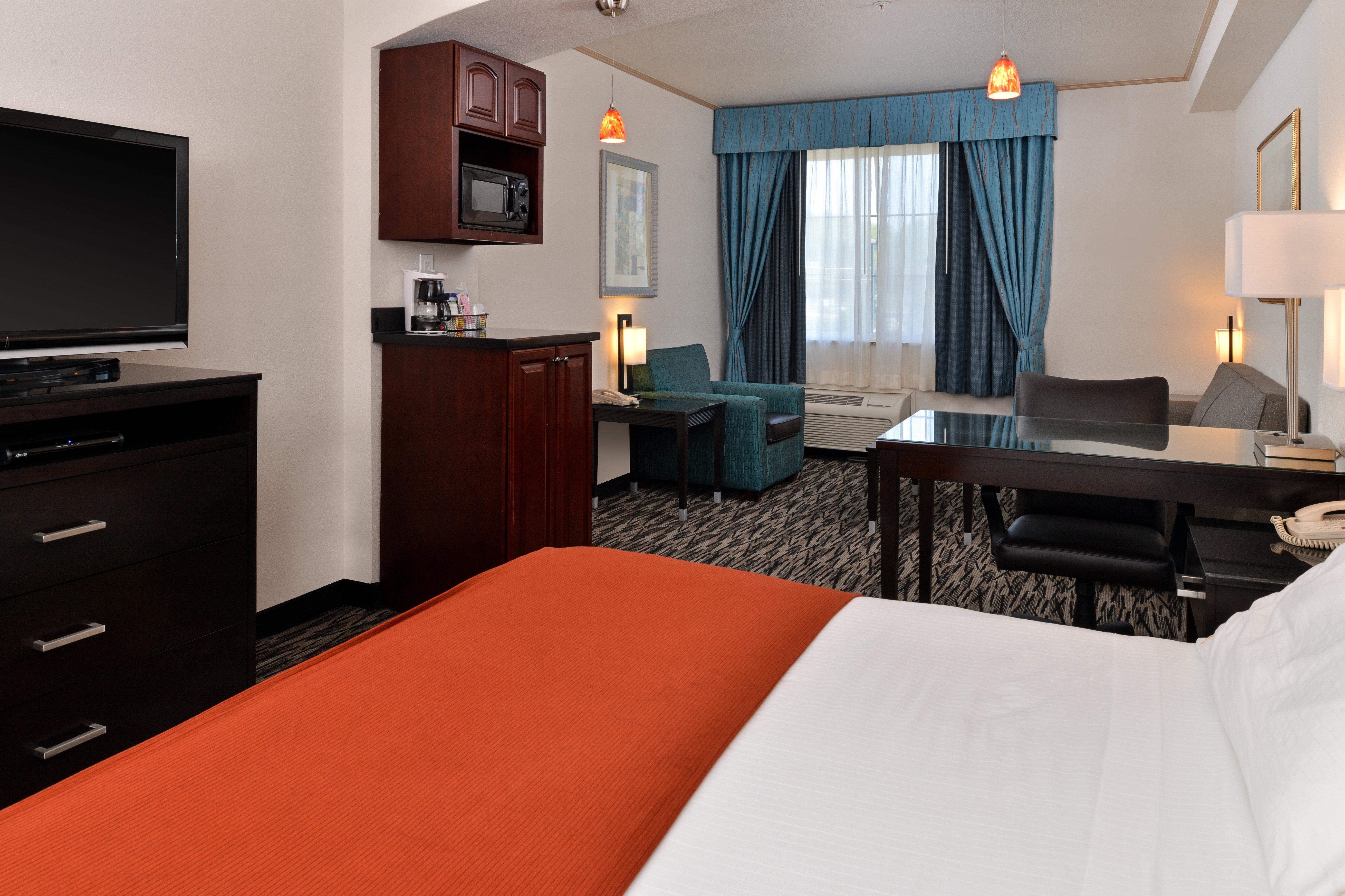 Holiday Inn Express & Suites Tacoma South - Lakewood By Ihg Buitenkant foto