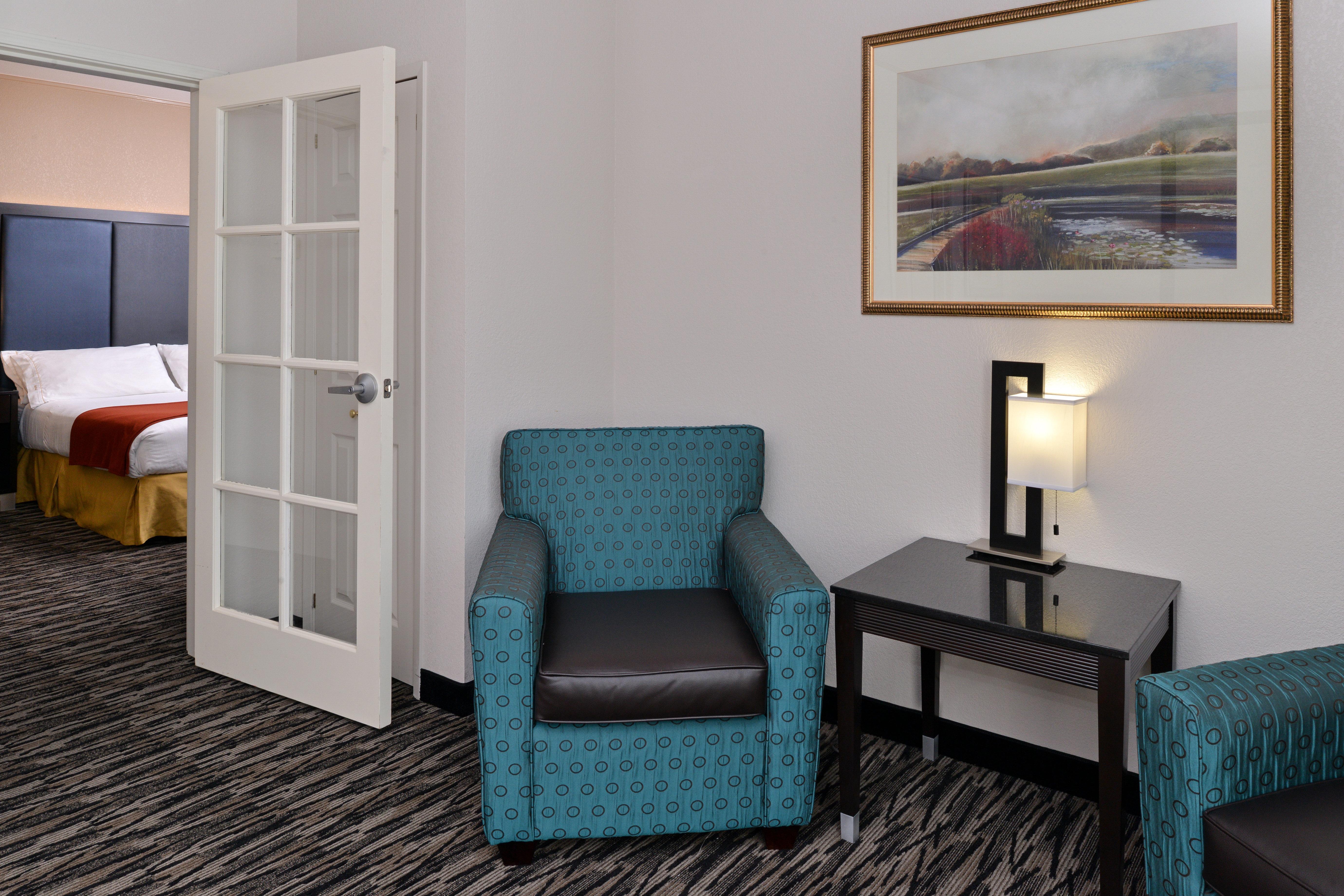 Holiday Inn Express & Suites Tacoma South - Lakewood By Ihg Buitenkant foto