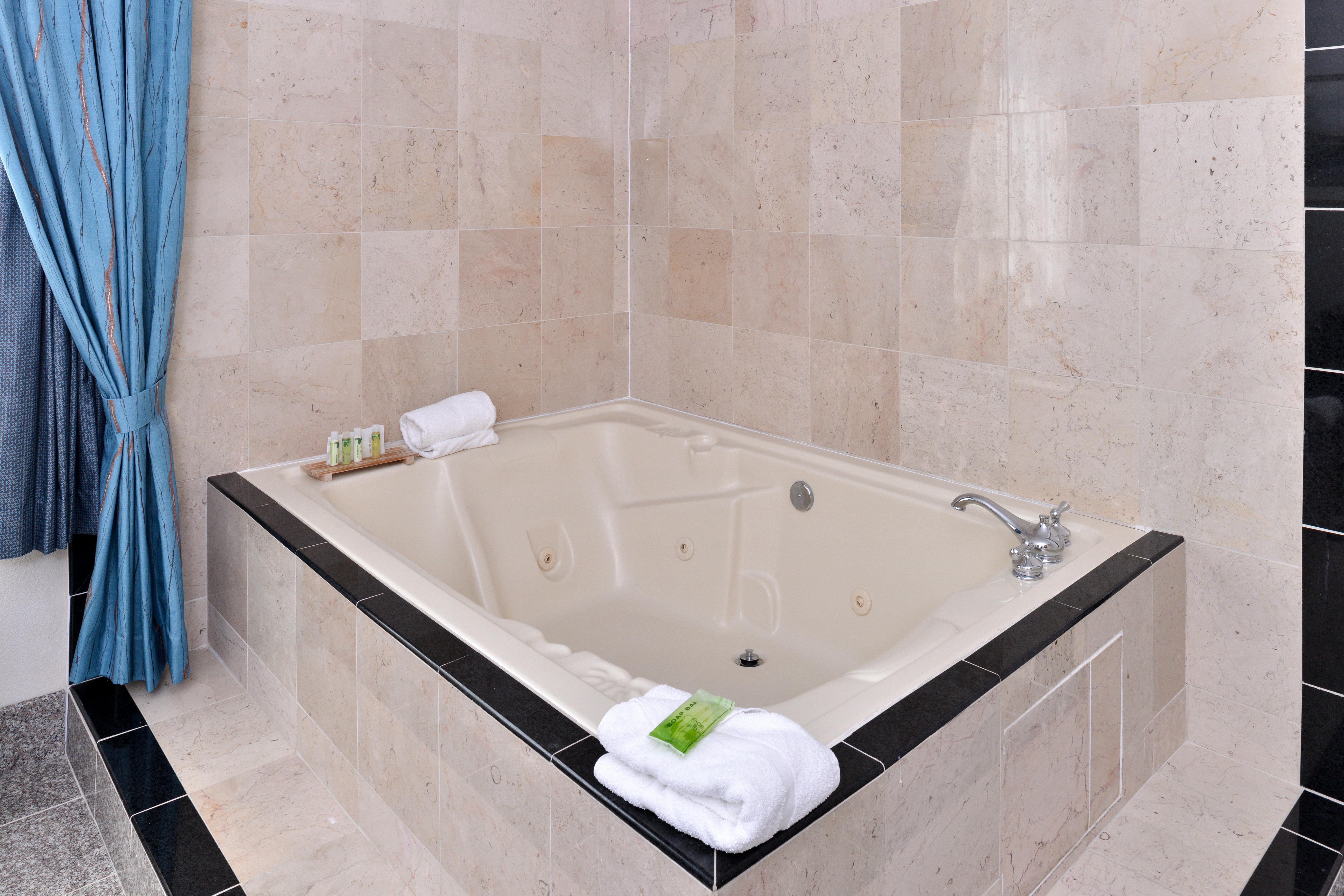 Holiday Inn Express & Suites Tacoma South - Lakewood By Ihg Buitenkant foto