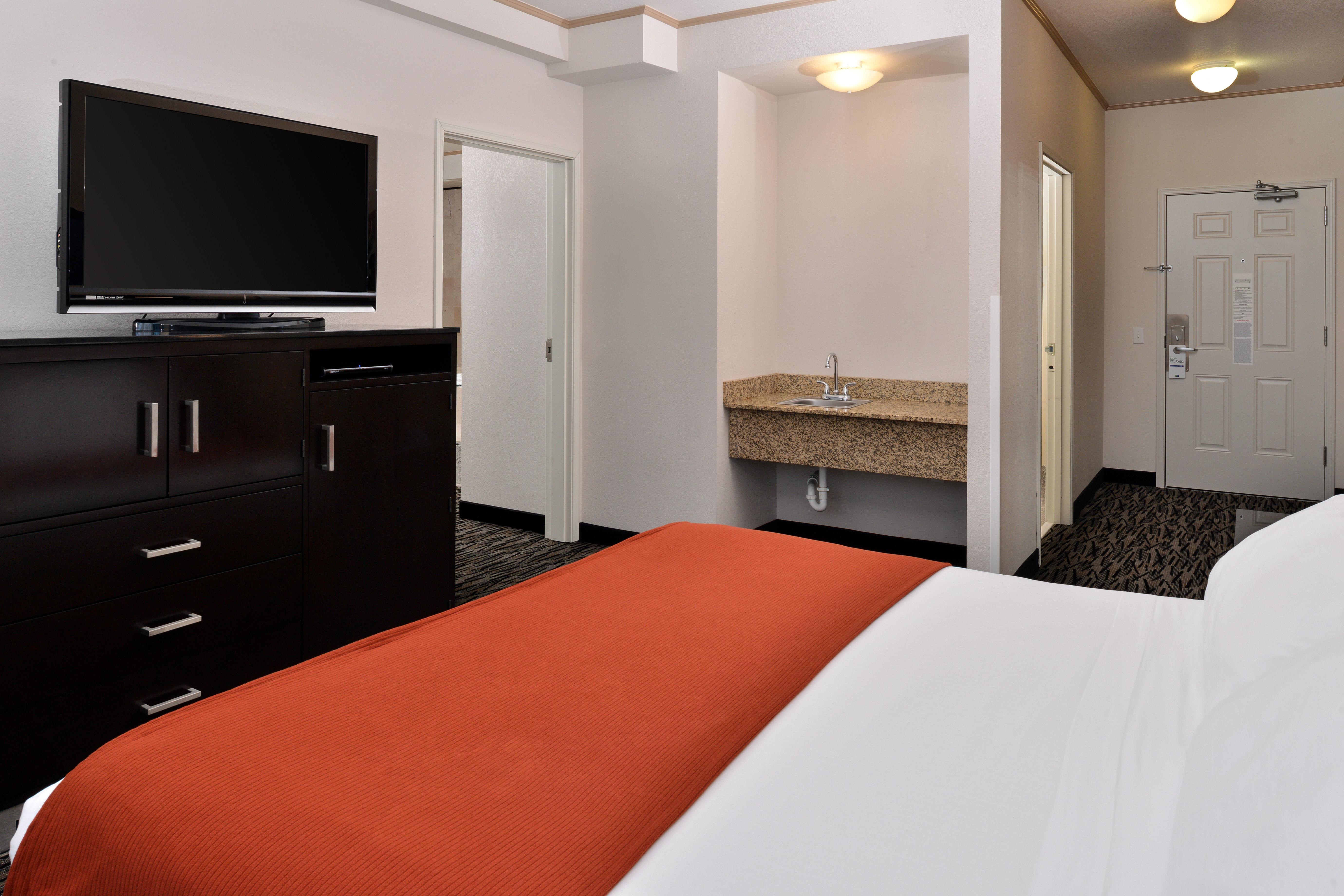 Holiday Inn Express & Suites Tacoma South - Lakewood By Ihg Buitenkant foto