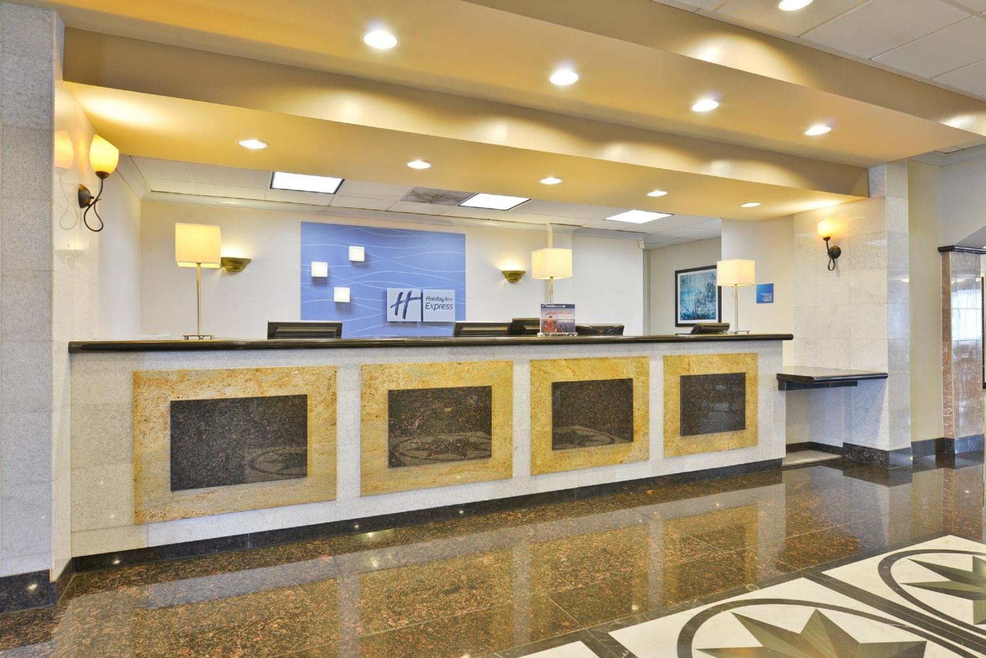 Holiday Inn Express & Suites Tacoma South - Lakewood By Ihg Buitenkant foto