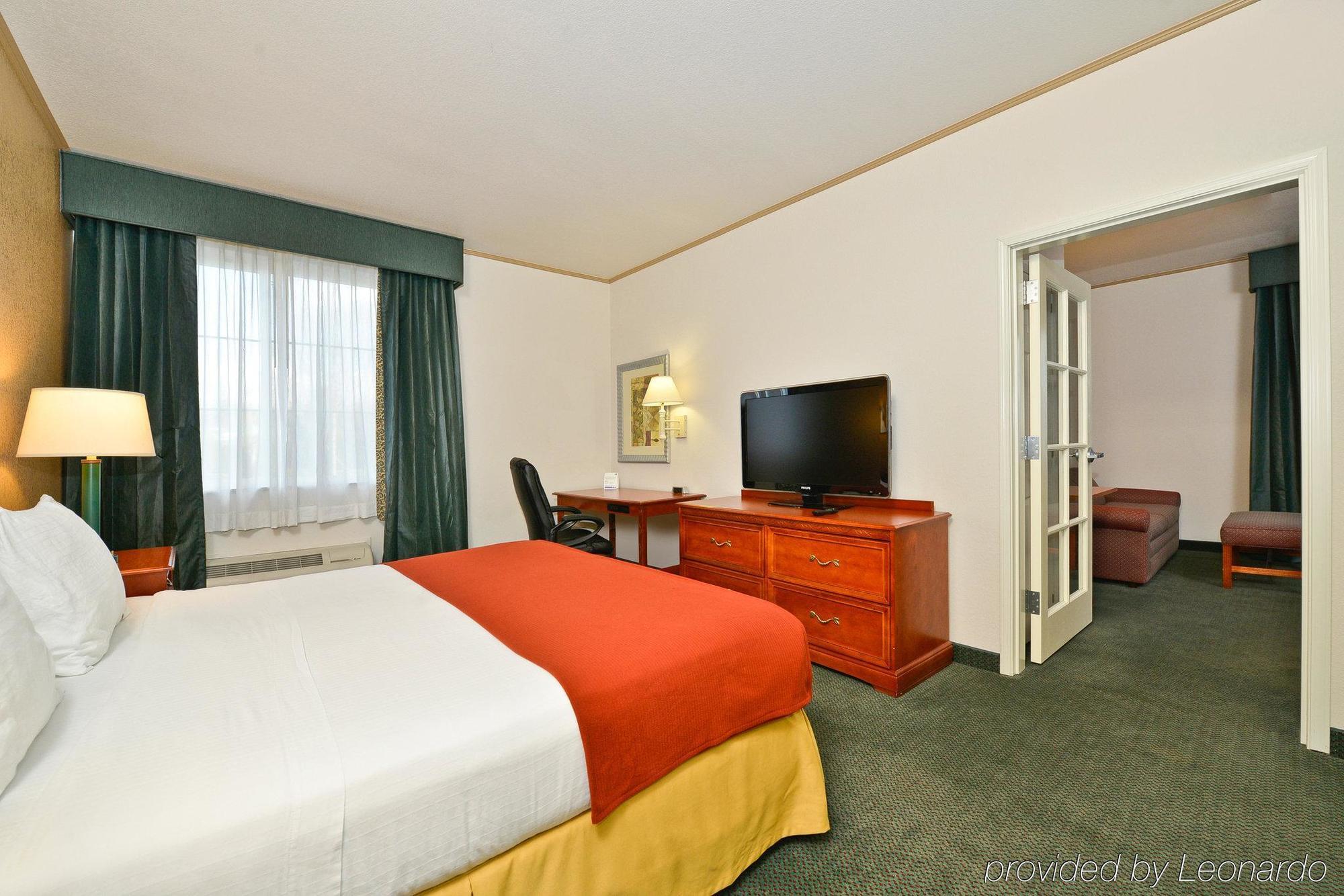 Holiday Inn Express & Suites Tacoma South - Lakewood By Ihg Buitenkant foto