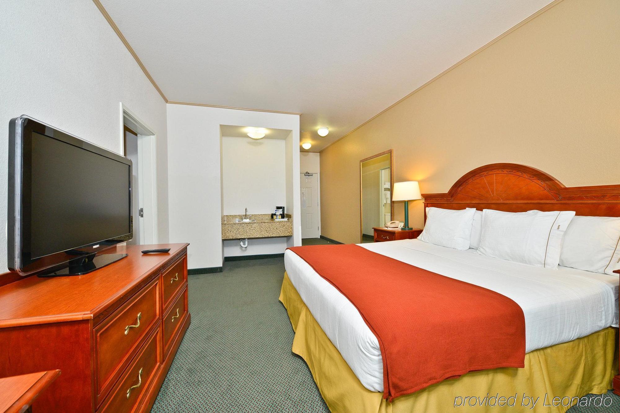 Holiday Inn Express & Suites Tacoma South - Lakewood By Ihg Buitenkant foto