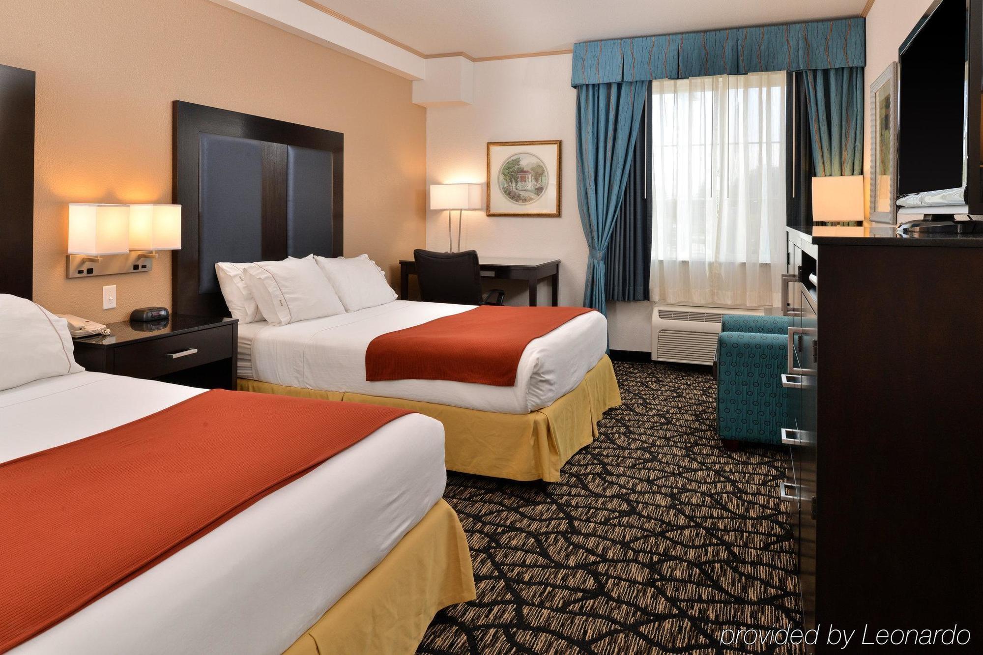 Holiday Inn Express & Suites Tacoma South - Lakewood By Ihg Buitenkant foto