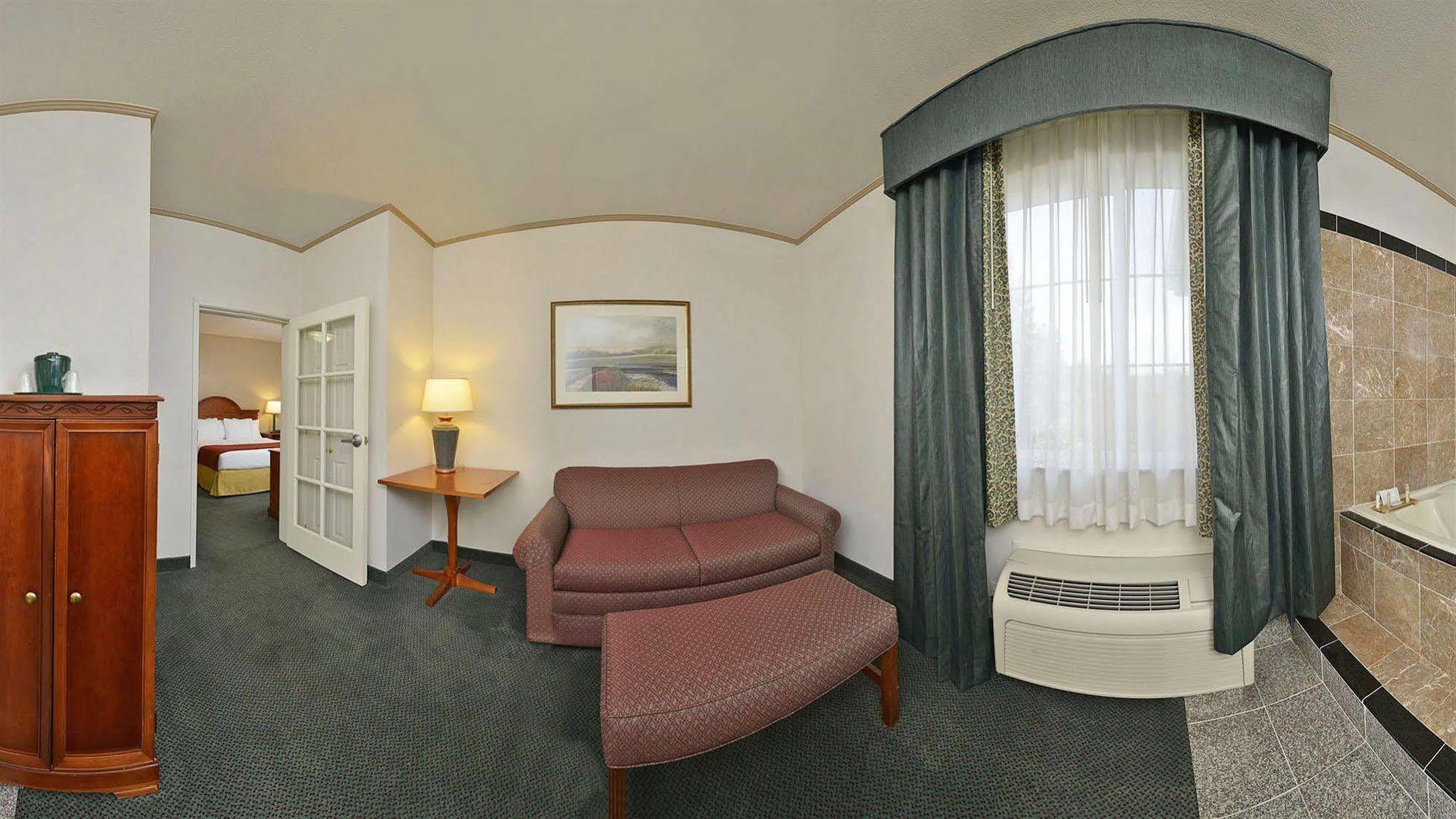Holiday Inn Express & Suites Tacoma South - Lakewood By Ihg Buitenkant foto
